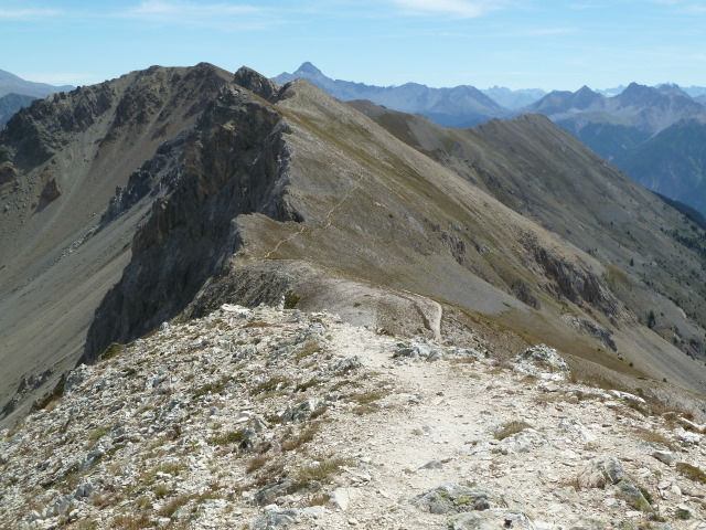 France Alps, GR5 or Grand Traverse des Alpes, Looking north on the Crete de Peyrolle, Walkopedia