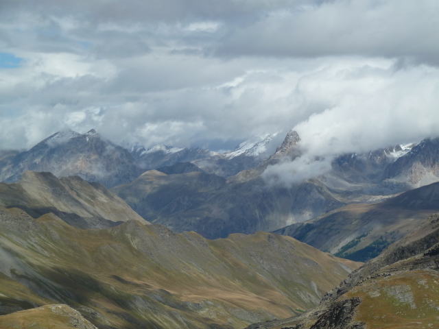 France Alps, GR5 or Grand Traverse des Alpes, Looking south From Pas de la Cavale at 8763 feet, Walkopedia