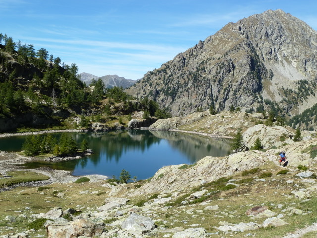 France Alps, GR5 or Grand Traverse des Alpes, Lac de Trecoplas looking west back towards Le Boreon, Walkopedia