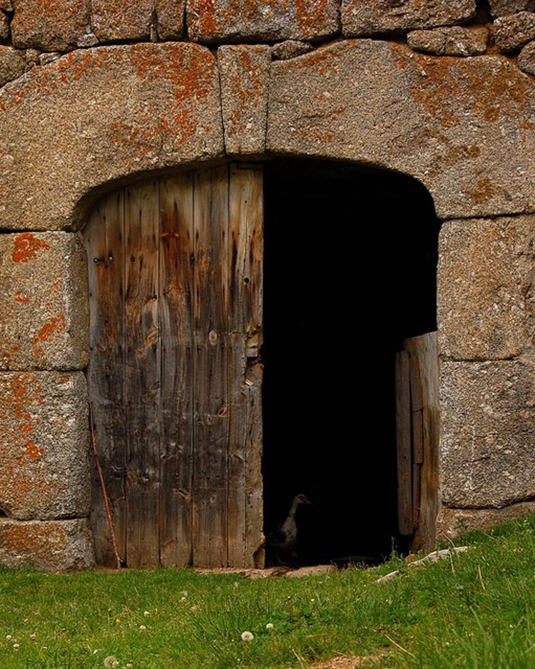 France, Chemin St Jacques, Farm, Auvergne, Walkopedia