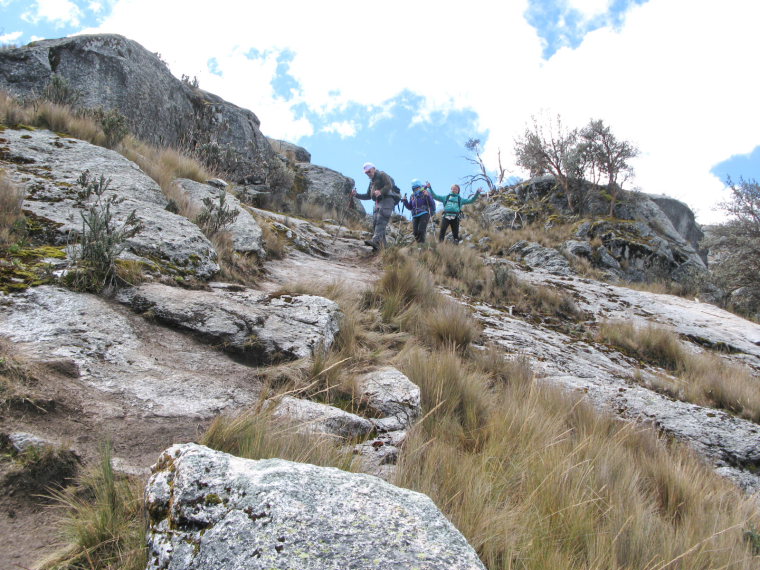 Peru North Huayhuash, Huayhuash Circuit, Descending steeply from Churup, Walkopedia