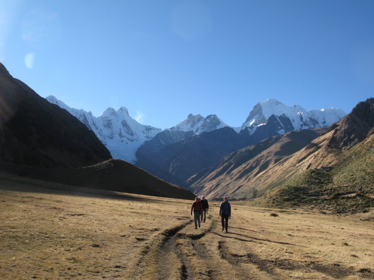 Peru North Huayhuash, Huayhuash Circuit, Final day-Yerupaja in bkgrnd, Walkopedia