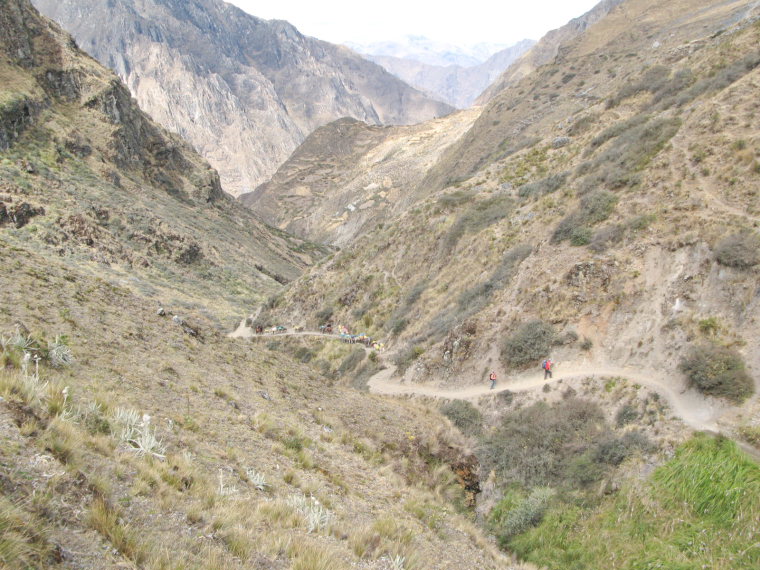Huayhuash Circuit: The route follows the quebrada - © Charles Bookman