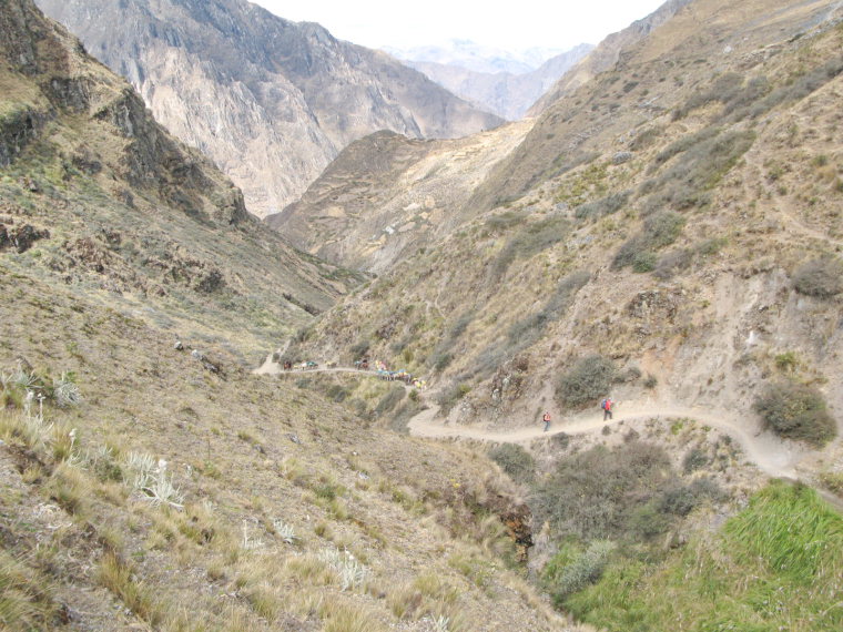 Peru North Huayhuash, Huayhuash Circuit, The route follows the quebrada, Walkopedia