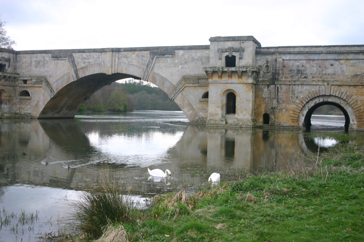 The Grand Bridge, Blenheim Palace - ©William Mackesy... Blenheim Park: The Grand Bridge, Blenheim Palace - ©William Mackesy...