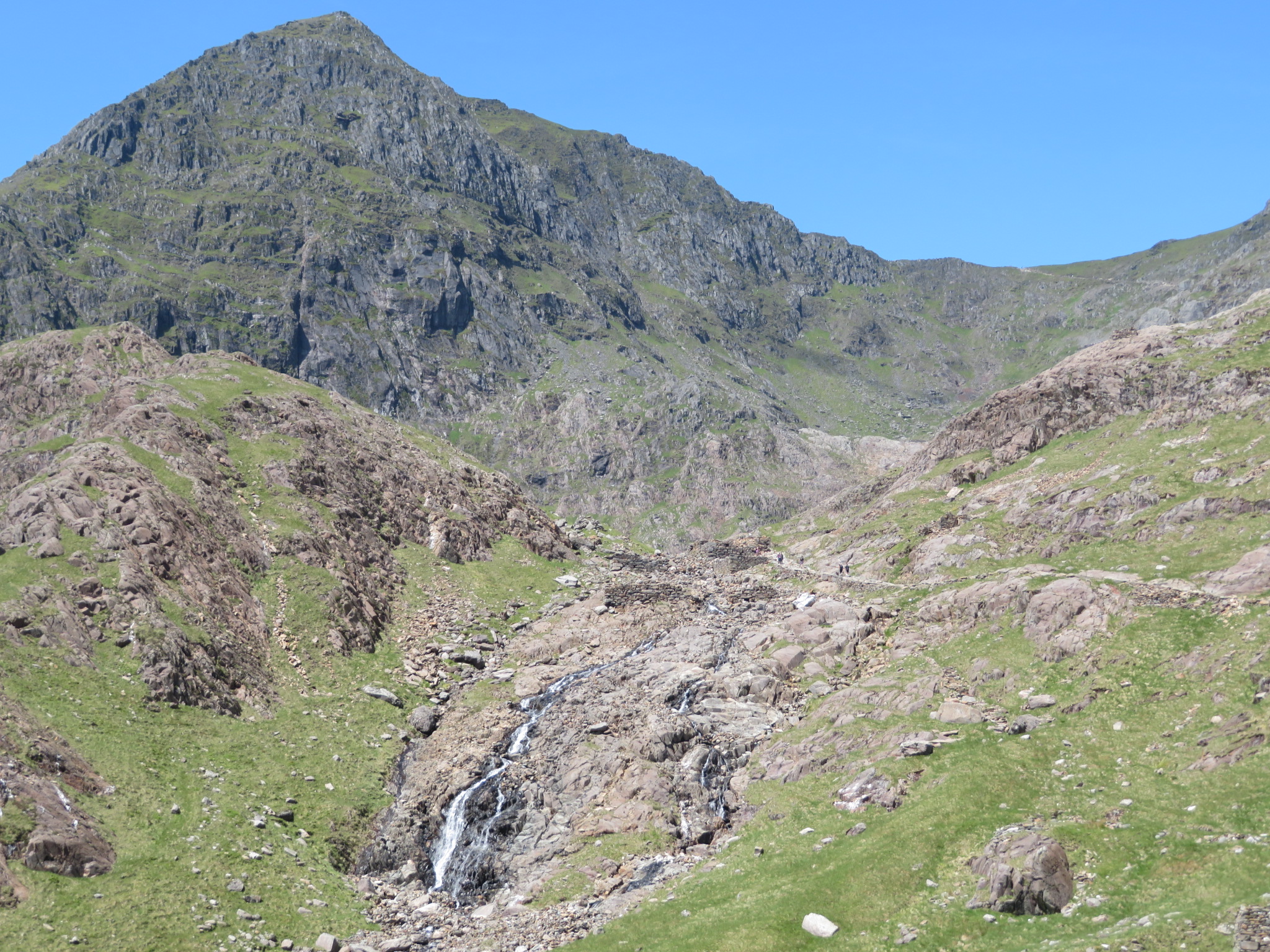 United Kingdom Wales Snowdonia, Mount Snowdon, Snowdon shoulder with Miners and Pyg reaching it, Walkopedia