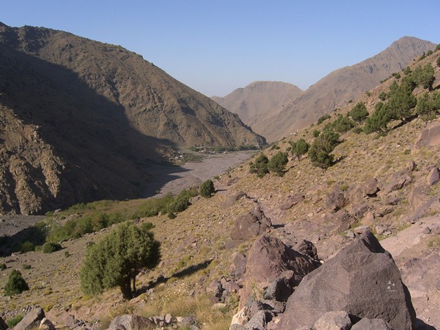 Morocco High Atlas, Jebel Toubkal Circuit, Dry valley, Walkopedia