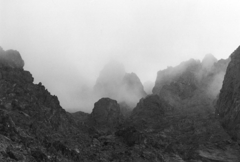 Morocco High Atlas, Jebel Toubkal Circuit, Toward Tizi n' Ouanaomss, damp day , Walkopedia