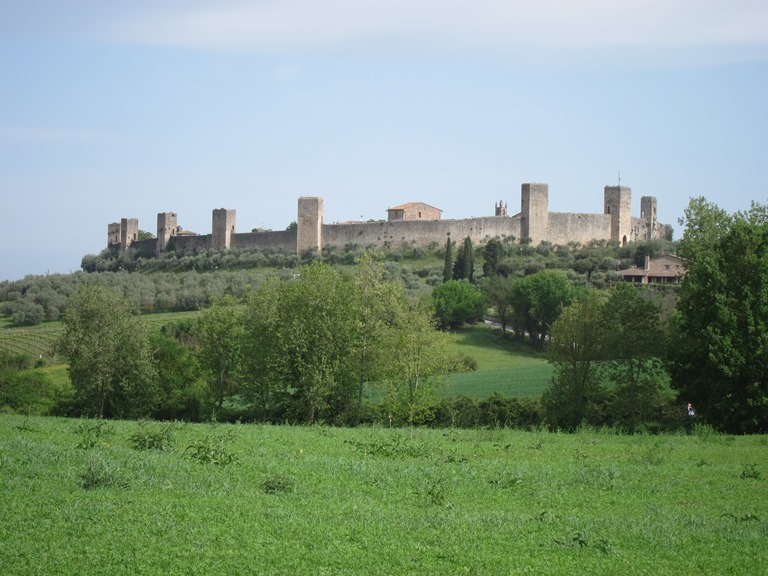 Italy, Via Francigena, Tuscany - Monteriggione from VF to south , Walkopedia