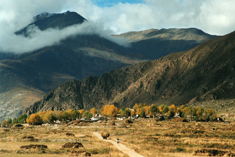 China Tibet, Tsurphu Kora, The road to Tsurphu, Walkopedia