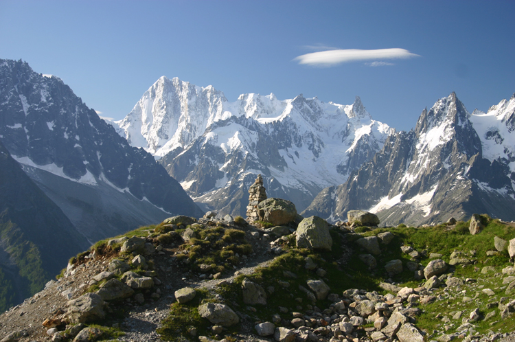 France Alps Aiguilles Rouges, Lac Blanc and Southern Aiguilles Rouges Traverses, Mt Blanc From Lac Blanc, early morning, Walkopedia