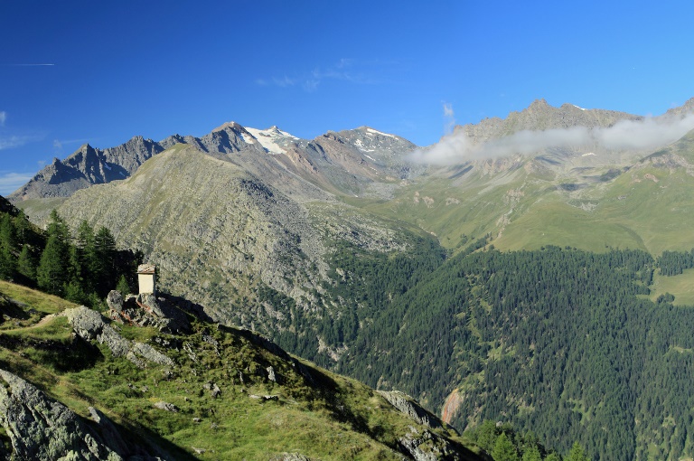 Italy Alps: Gran Paradiso, Alta Via 2 (Gran Paradiso), View from the Alpe Levionaz Dessous , Walkopedia