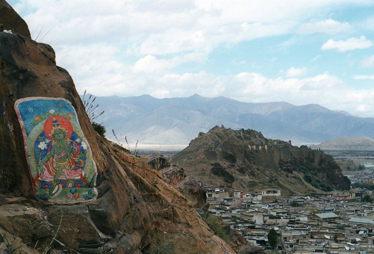 Across Shigatse - © William Mackesy Tibet's Monastery Koras: Across Shigatse - © William Mackesy