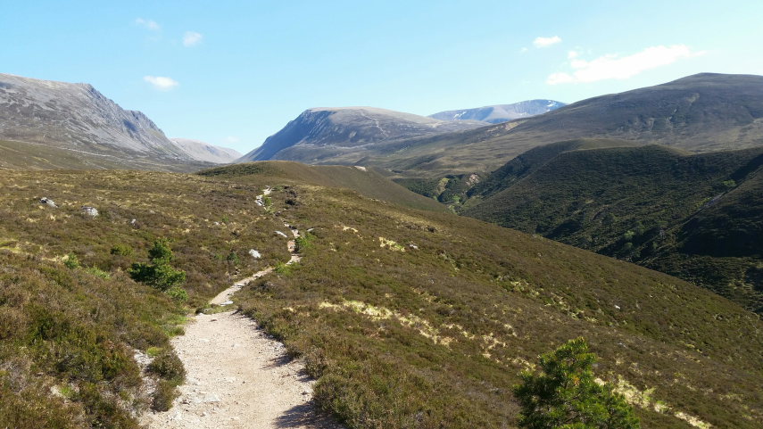 United Kingdom Scotland Cairngorms, Lairig Ghru, Approach from North-west , Walkopedia