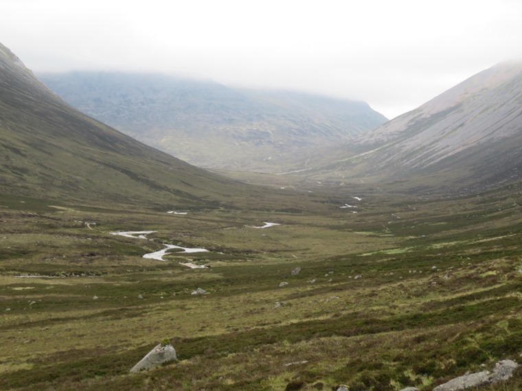 United Kingdom Scotland Cairngorms, Lairig Ghru, Garbh Chiore left, Lairig Ghru right, Walkopedia