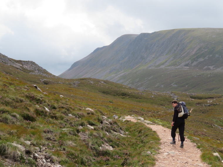 United Kingdom Scotland Cairngorms, Lairig Ghru, Approaching LG, Walkopedia