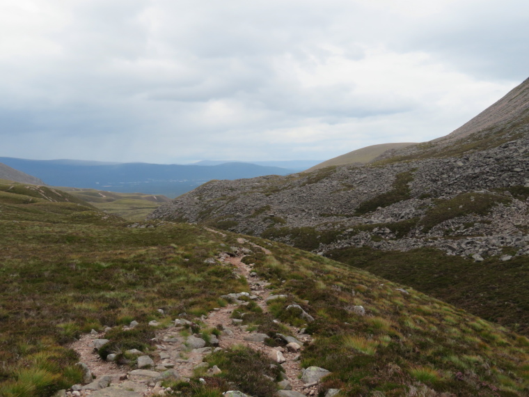 United Kingdom Scotland Cairngorms, Lairig Ghru, Looking back north, Walkopedia