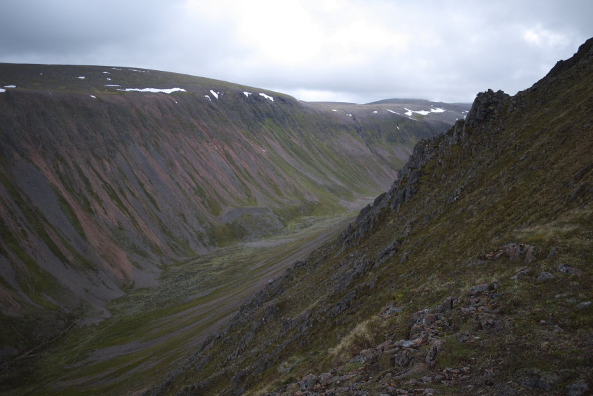 United Kingdom Scotland Cairngorms, Lairig Ghru, Across Lairig ghru , Walkopedia