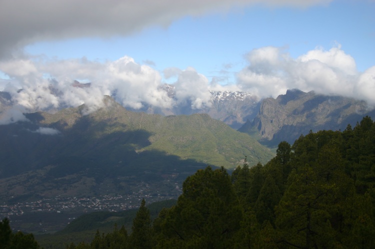 Spain Canary Islands: La Palma, Great Volcanic Ridge, Great Volcanic Ridge - Route of Volcanoes, to the Caldeira de Taburiente, Walkopedia