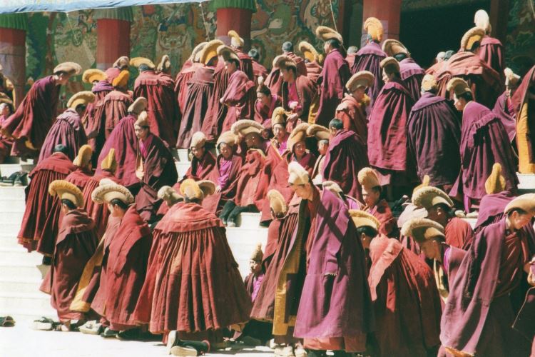 Labrang Kora - ©Copyright William Mackesy... Labrang Kora (Xiahe): Labrang Kora - ©Copyright William Mackesy...