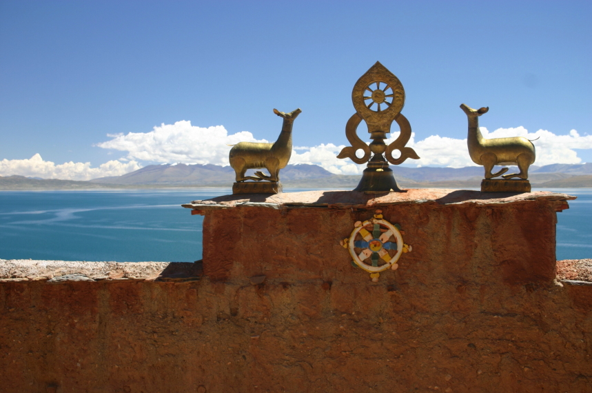 China Tibet, Lake Manasarovar, Monastery rooftop view, Walkopedia