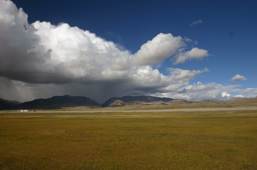 China Tibet, Lake Manasarovar, Passing shower to north, Walkopedia