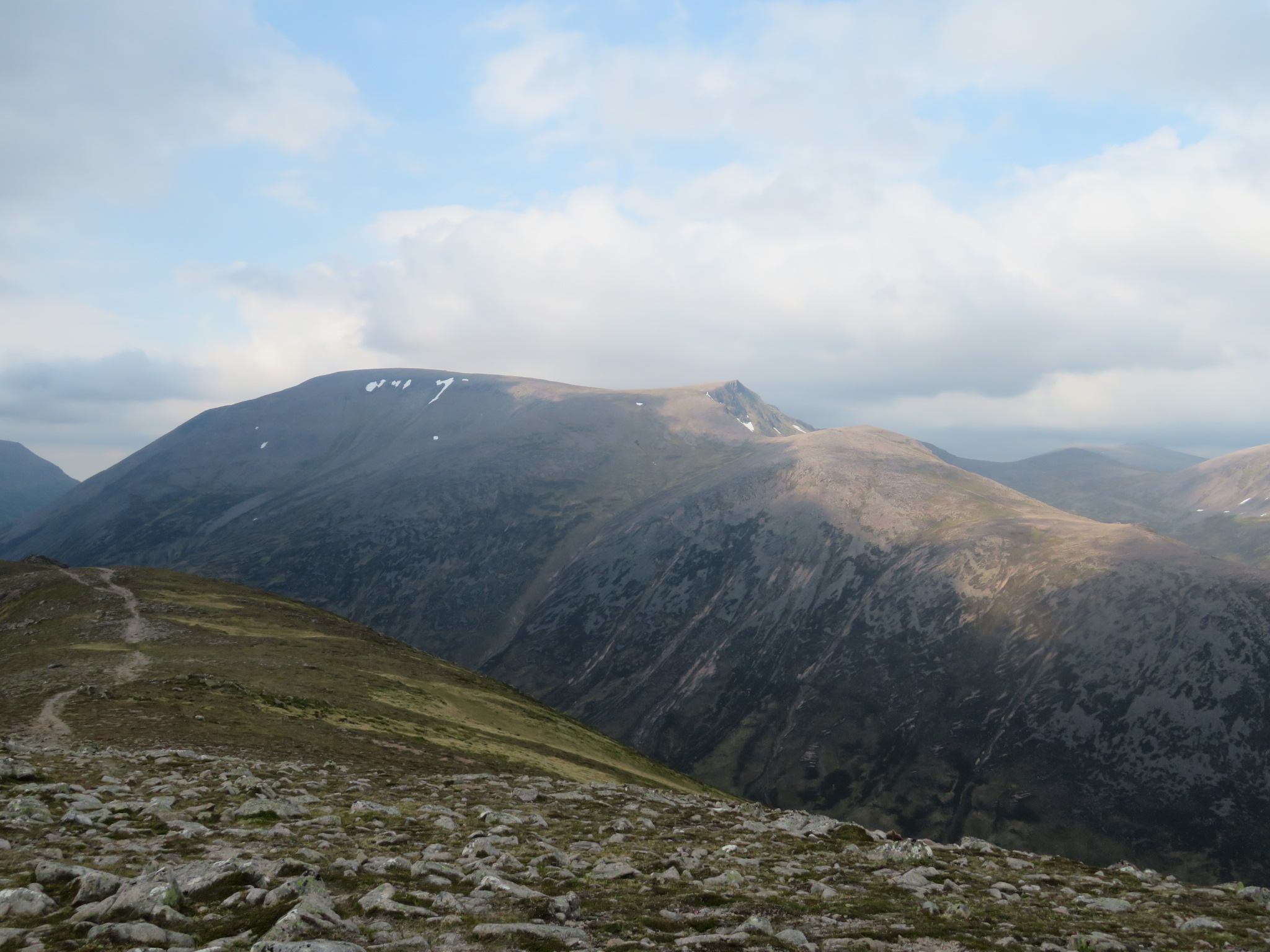 United Kingdom Scotland Cairngorms, The Cairngorms, Ben Macdui from Carn A Mhaim ridge, Walkopedia