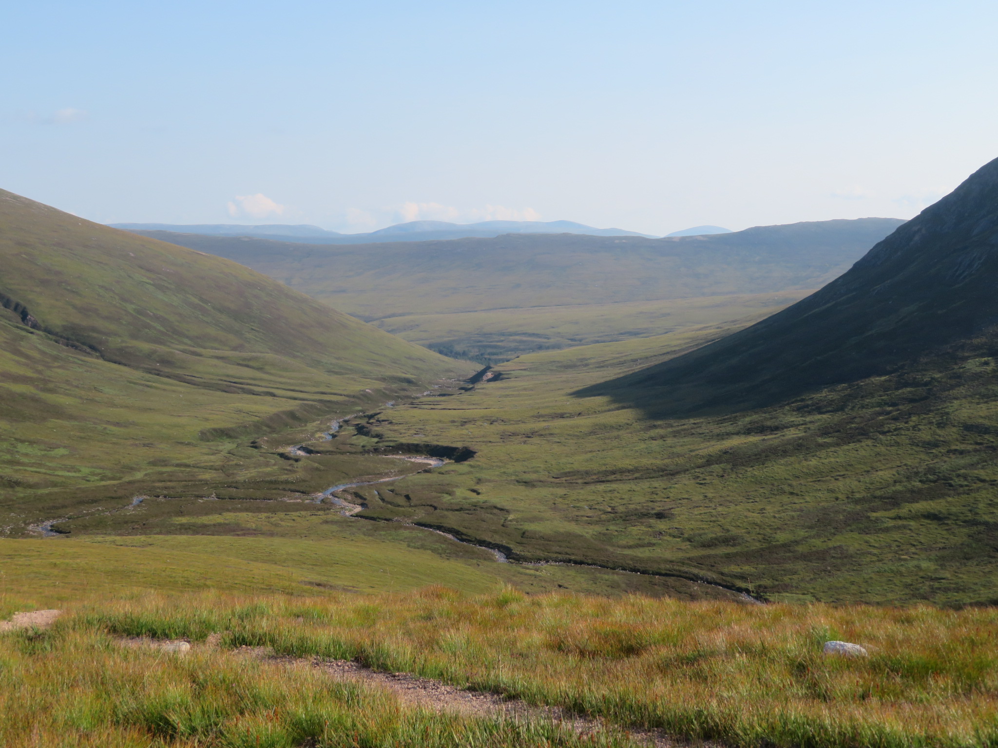 United Kingdom Scotland Cairngorms, The Cairngorms, Upper Glen Lui from Sron Riach ridge, afternoon light, Walkopedia