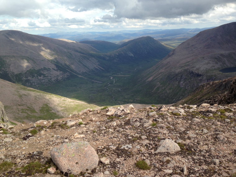 United Kingdom Scotland Cairngorms, The Cairngorms, Looking south down upper Dee from Ben Macdui, Lairig Ghru to right , Walkopedia