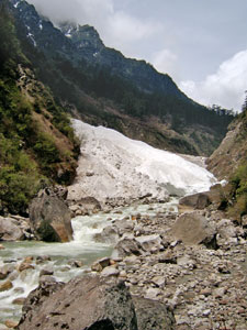 India Sikkim and nearby, Green Lake, Icefall across the Zema Chu, Walkopedia