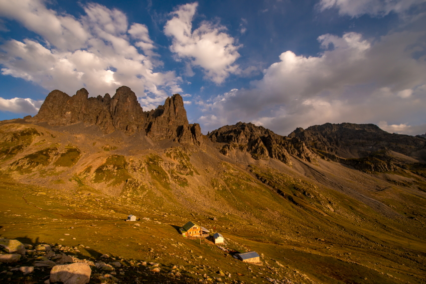 Altiparmak Range
Altiparmak mountains view from the north during golden hours - © Wikimedia user Mustafa Orhon