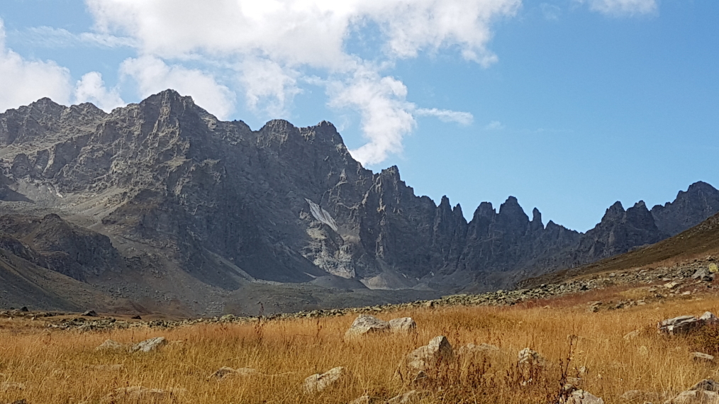 Turkey Kackar, Mt Kackar Massif, Valley to north of Olgunlar - head of valley, Walkopedia