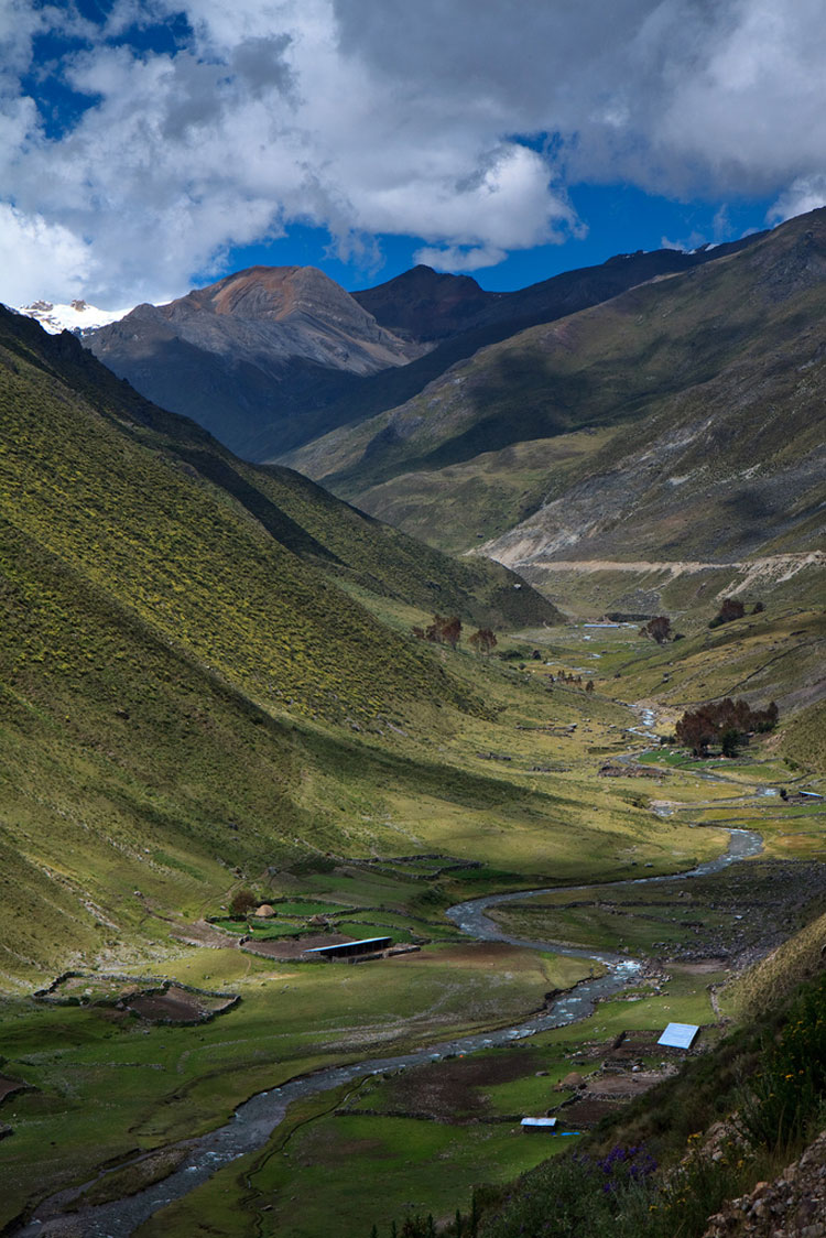 Peru Cuzco/Inca Heartlands Area, Ausangate Trek, Ausangate Trek End - © From Flickr user IndrikMyneur, Walkopedia