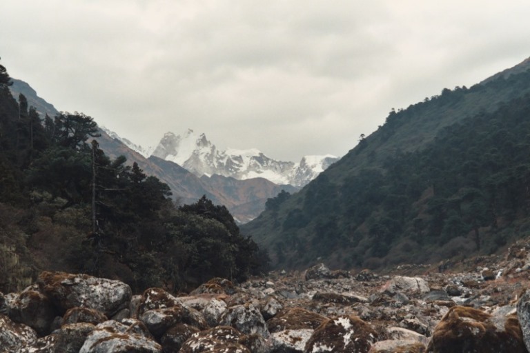 Nepal Far East, Kangchenjunga from Nepal, Looking up to Kabru from below Tseram , Walkopedia