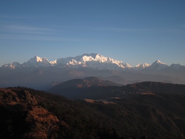 India Sikkim and nearby, Singalila Ridge to Kangchenjunga, Along the lower ridge from Sandakphu, early light, Walkopedia