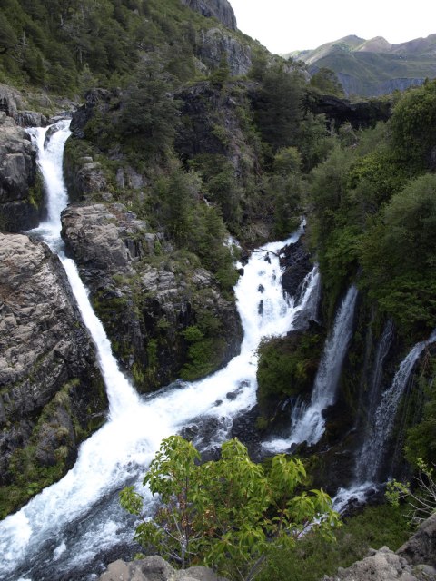 Chile Patagonia: Laguna del Laja NP, Salto las Chilcas and Salto Torbellino, Salto las Chilcas and Salto el Torbellino, Walkopedia