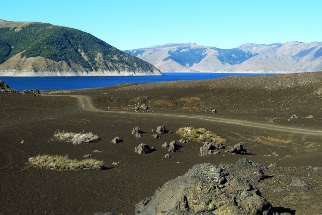 Chile Patagonia: Laguna del Laja NP, Volcan Antuco Circuit, Volcan Antuco Circuit, Walkopedia