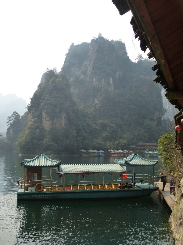 © flickr user- Jacques Beaulieu... Wulingyuan: © flickr user- Jacques Beaulieu...