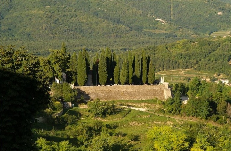 Croatia, Istria, Istria, Motovun- the Cemetary , Walkopedia