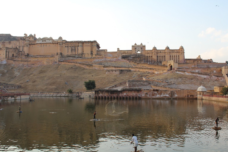 India, Jaipur's Old City, Jaipur, Amber Fort, Lake Maota, fishermen , Walkopedia