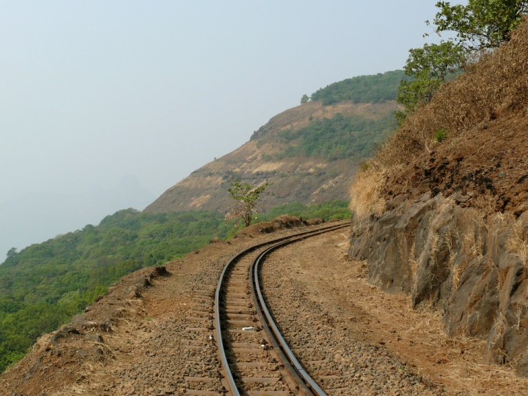 © flickr user- Himanshu Sarpotdar Matheran: © flickr user- Himanshu Sarpotdar