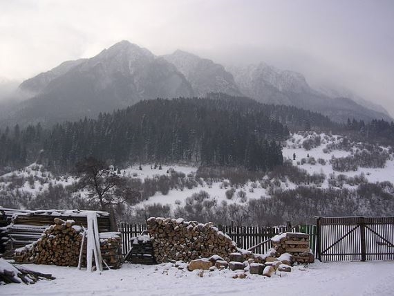 Romania Carpathian Mountains, Piatra Craiulai National Park, La Zaplaz carstic, Walkopedia