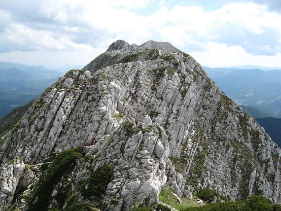 Romania Carpathian Mountains, Piatra Craiulai National Park, Piatra Craiului main ridge, Walkopedia