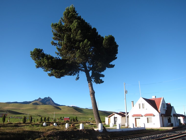 Ecuador Central Andes: Chimborazo Area, Chimborazo Area, Carihuairazo from Urbina, Walkopedia