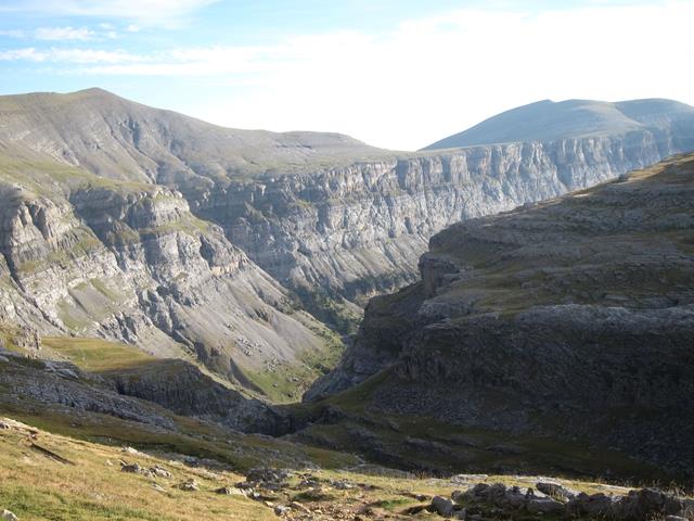 France Pyrenees, Gavarnie-Ordesa Circuit, Ordesa fm Goriz, afternoon light, Walkopedia