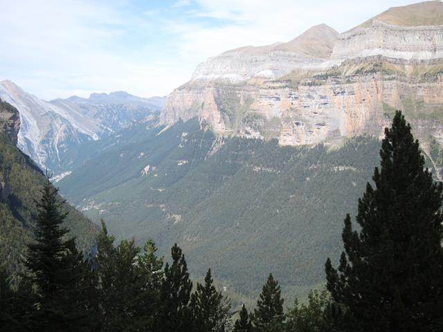 France Pyrenees, Gavarnie-Ordesa Circuit, Lower Ordesa canyon, Walkopedia