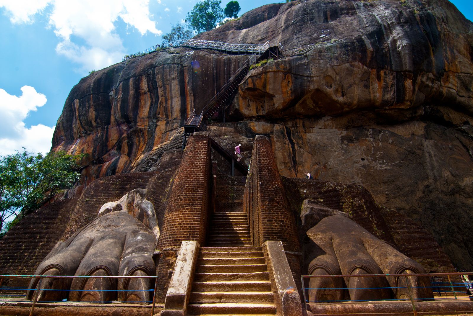 Sri Lanka, Sigiriya, Lion's Paws, Walkopedia