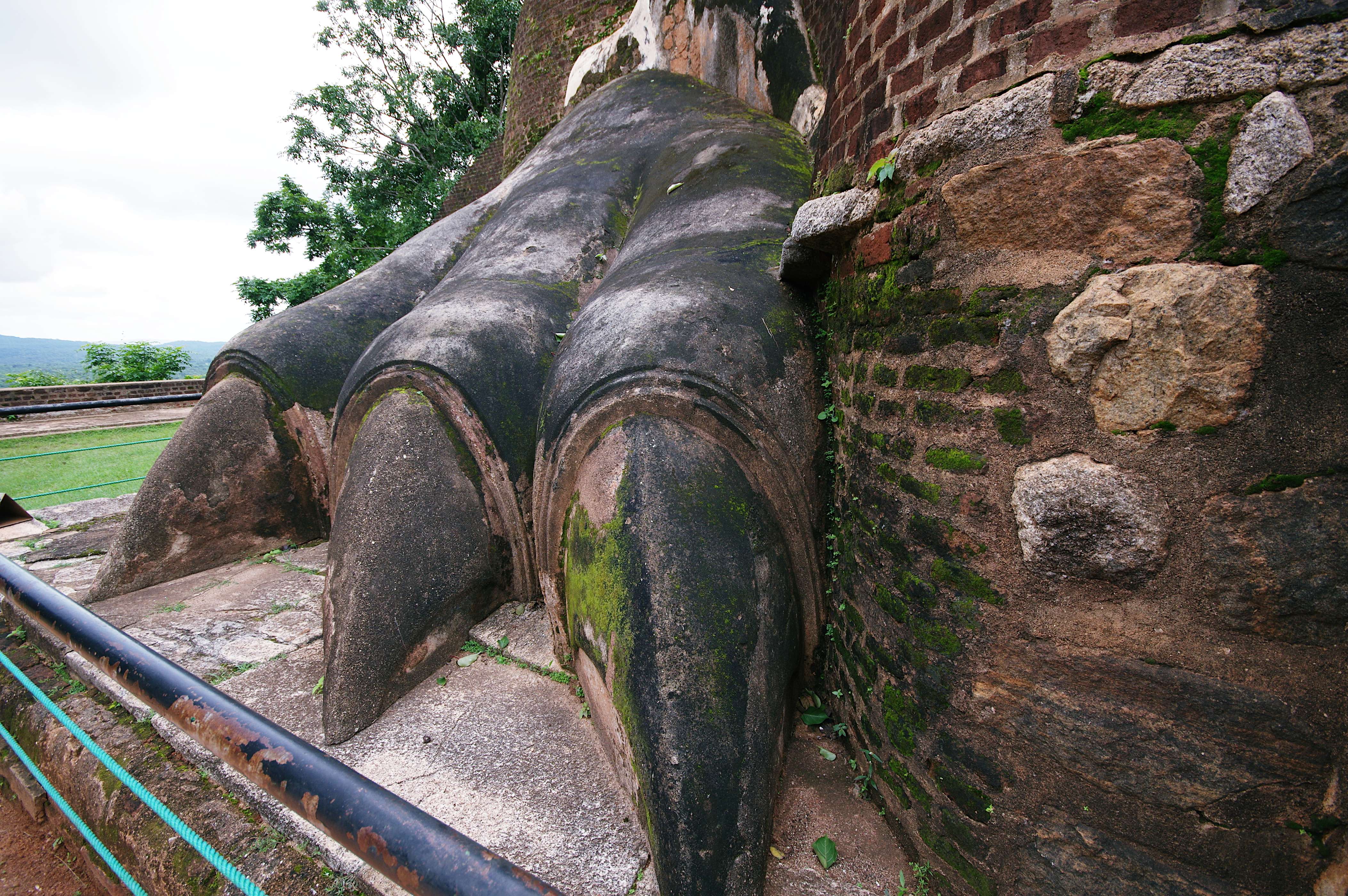 Sri Lanka, Sigiriya, Close up Lion's Paw, Walkopedia