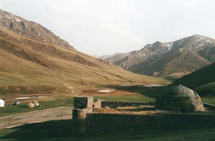 Kyrgyzstan, Tash Rabat, Up the valley from the caravanserai, Walkopedia