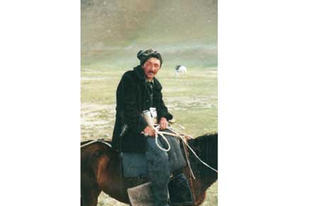 Kyrgyzstan, Tash Rabat, Kyrgyz herdsman, 1999, Walkopedia